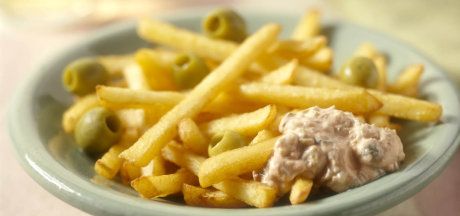 Super Long bulvytės su bazilikų ir alyvuogių padažu