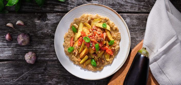 AVIKO Pati Parts Garlic SU BAKLAŽANŲ UŽTEPĖLE, POMIDORAIS IR ASKALONINIAIS ČESNAKAIS (SALATA DE VINETE)